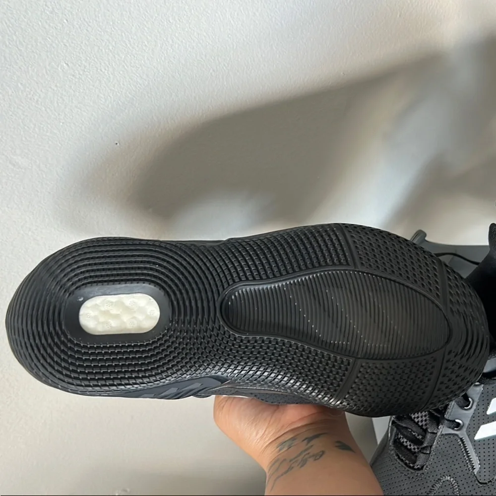 Adidas Black Athletic Sneakers / like new